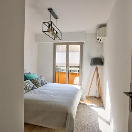 Mar2 - Beau 2 Pièces Avec Loggia Fermée Et Aménagée En Centre Cannes