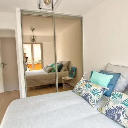 Mar2 - Beau 2 Pièces Avec Loggia Fermée Et Aménagée En Centre Cannes