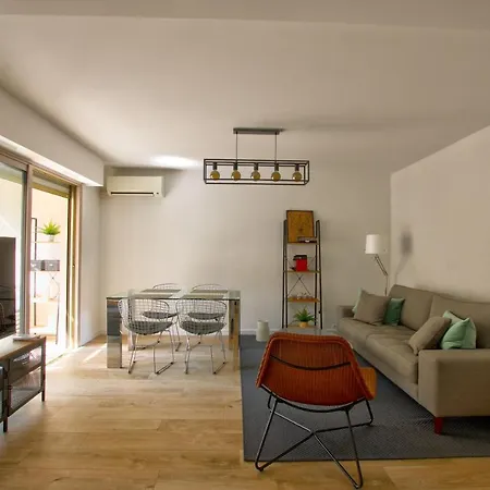 Mar2 - Beau 2 Pièces Avec Loggia Fermée Et Aménagée En Centre Cannes