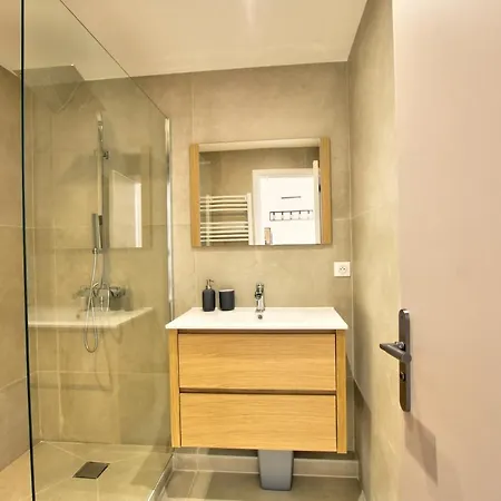 Mar2 - Beau 2 Pieces Avec Loggia Fermee Et Amenagee En Centre Cannes